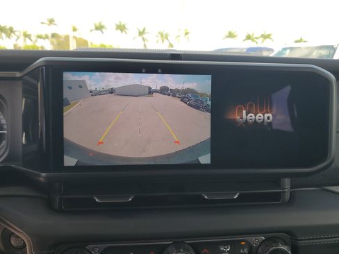 Used 2024 Jeep Wrangler Rubicon w/ Safety Group image 32