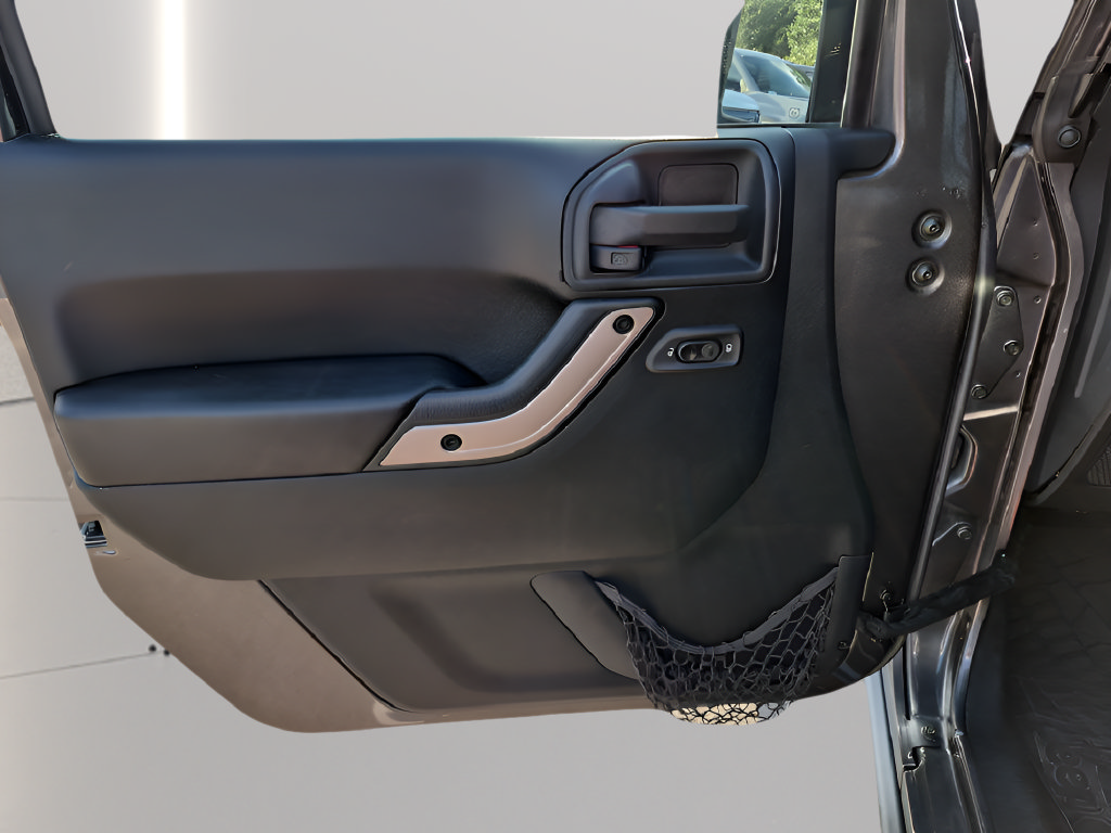 Used 2016 Jeep Wrangler Unlimited Sahara AWD/4WD image 16