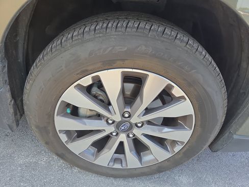 Used 2018 Subaru Outback 3.6R Touring w/ Popular Package #3 AWD/4WD image 2