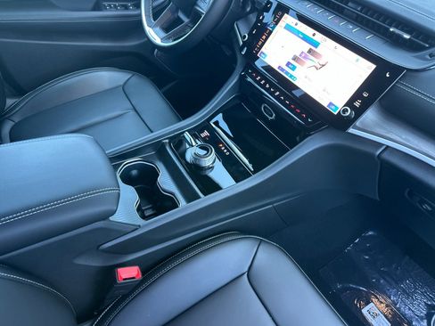 New 2026 Jeep Grand Cherokee L Limited AWD/4WD image 17