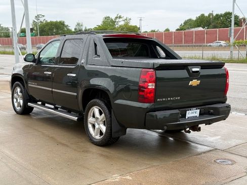 Used 2013 Chevrolet Avalanche LTZ AWD/4WD image 10