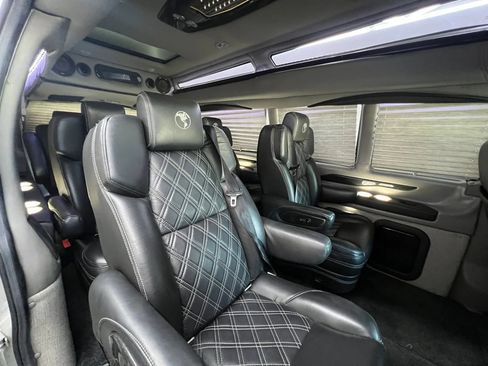 Used 2021 Chevrolet Express 3500 LS w/ Chrome Appearance Package RWD image 18