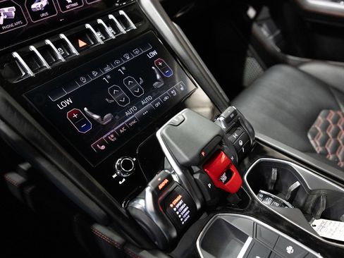 Used 2021 Lamborghini Urus AWD/4WD image 40