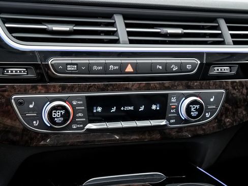 Used 2018 Audi Q7 3.0T Prestige AWD/4WD image 18