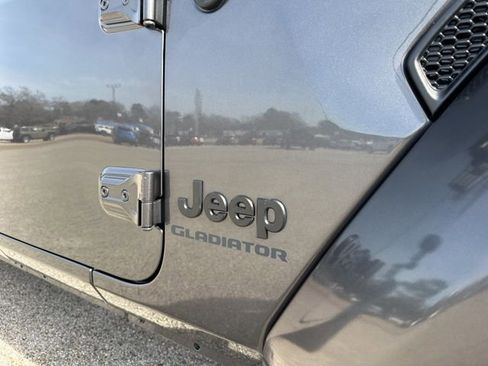 Certified 2022 Jeep Gladiator Sport AWD/4WD image 46