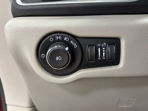 Used 2018 Chrysler Pacifica Touring Plus FWD image 19