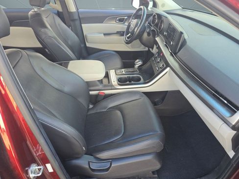 Used 2024 Kia Carnival LX image 27