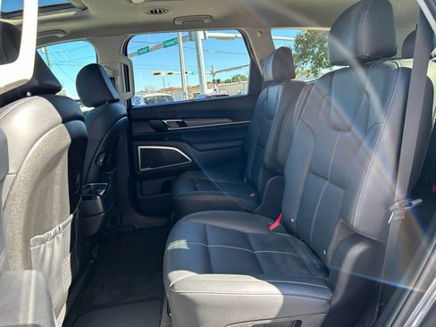 Used 2022 Kia Telluride EX w/ EX Premium Package image 28