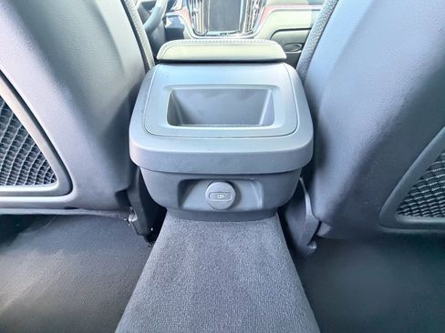 Used 2025 Volvo V60 B5 Cross Country Plus image 27