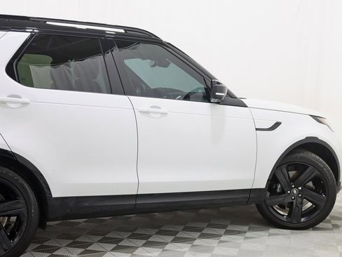 Used 2023 Land Rover Discovery Metropolitan Edition image 11