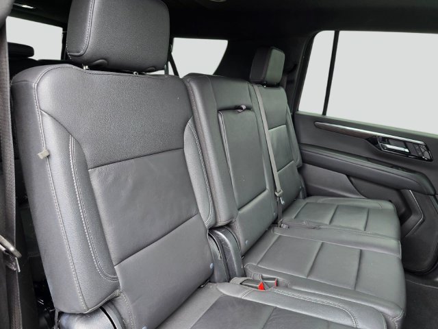 Used 2025 Chevrolet Suburban Z71 AWD/4WD image 12