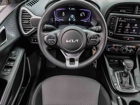 Certified 2025 Kia Soul LX w/ LX Technology Package image 16