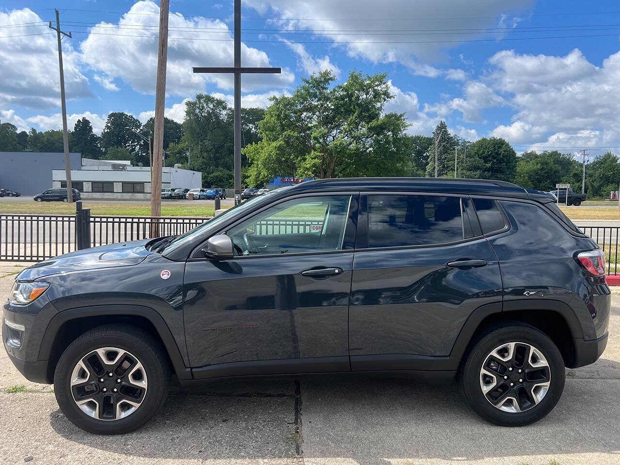 Used 2018 Jeep Compass Trailhawk w/ Leather Interior Group AWD/4WD image 6