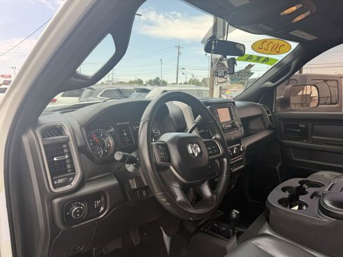Used 2022 RAM 2500 Tradesman w/ Chrome Appearance Group AWD/4WD image 9