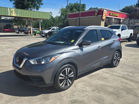 Used 2018 Nissan Kicks SV FWD image 33
