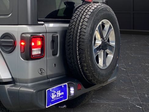 Used 2020 Jeep Wrangler Unlimited Sahara AWD/4WD image 39
