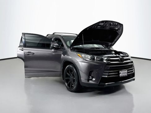 Used 2019 Toyota Highlander Limited Platinum AWD/4WD image 25