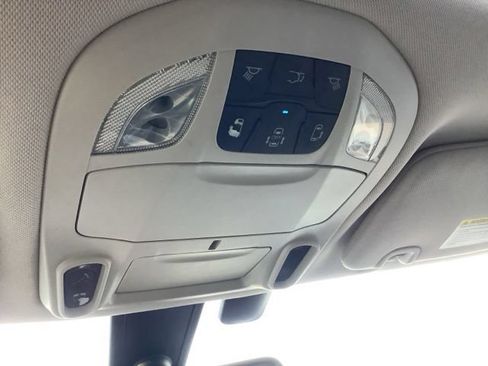 Used 2018 Chrysler Pacifica Touring-L Plus FWD image 30