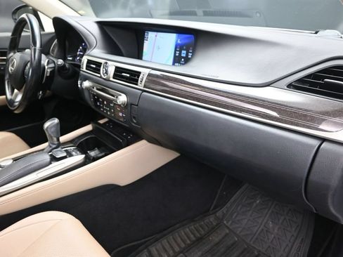 Used 2017 Lexus GS 350 w/ Preferred Accessory Package RWD image 24