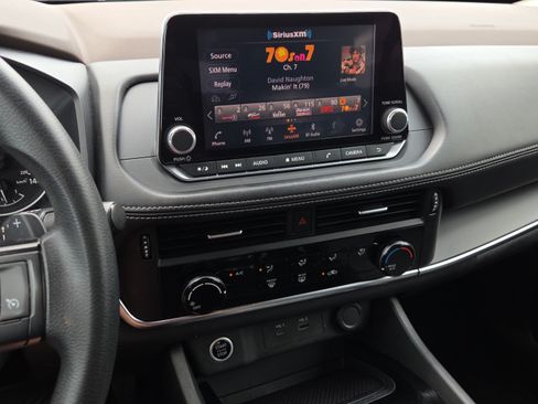 Used 2021 Nissan Rogue S AWD/4WD image 17