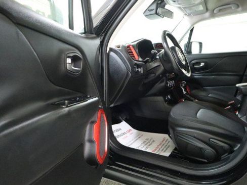 Used 2015 Jeep Renegade Trailhawk AWD/4WD image 9
