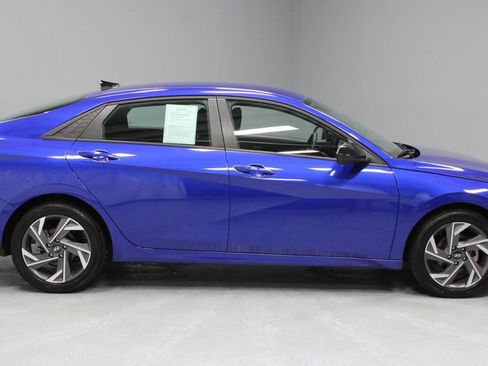 Used 2025 Hyundai Elantra Sport FWD image 11
