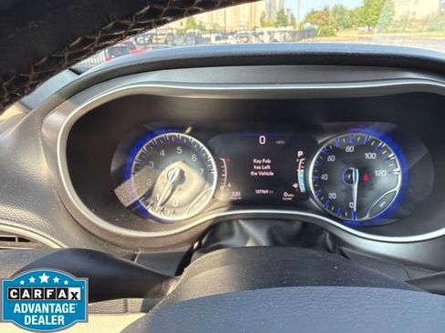Used 2021 Chrysler Pacifica Touring-L FWD image 16