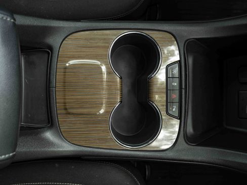 Used 2021 GMC Acadia SLE FWD image 27