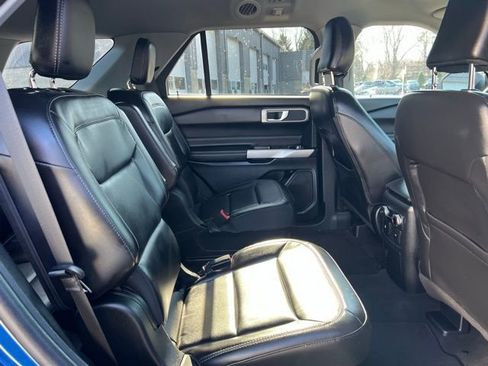 Used 2022 Ford Explorer XLT w/ Equipment Group 202A AWD/4WD image 14