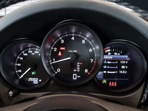 Certified 2024 Porsche Macan AWD/4WD image 16
