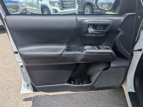 Used 2019 Toyota Tacoma TRD Off-Road AWD/4WD image 9