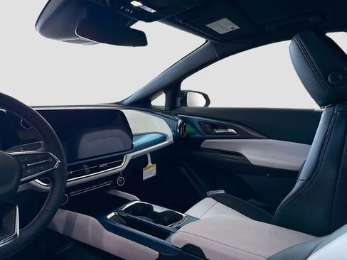 New 2026 Chevrolet Equinox EV LT image 24