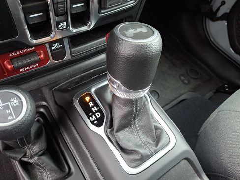 Used 2024 Jeep Wrangler Unlimited AWD/4WD image 14