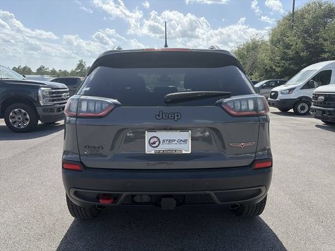 Used 2019 Jeep Cherokee Trailhawk w/ Cold Weather Group AWD/4WD image 6