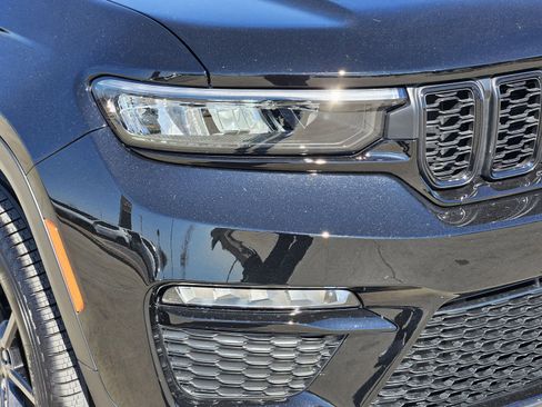 New 2025 Jeep Grand Cherokee Limited image 9