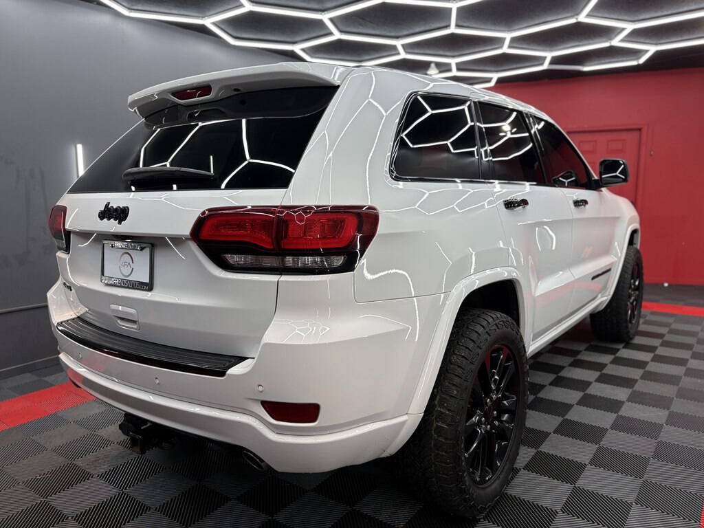 Used 2018 Jeep Grand Cherokee Altitude AWD/4WD image 4