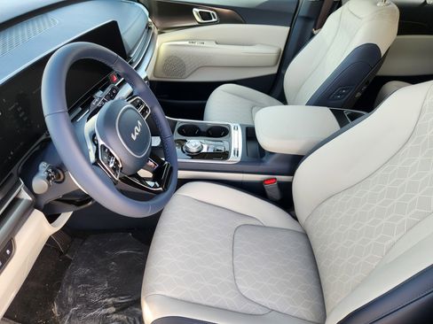 New 2026 Kia Carnival SX image 8