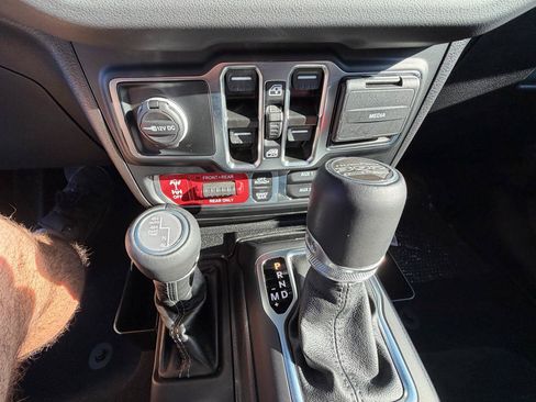 Used 2024 Jeep Wrangler Unlimited Rubicon 392 AWD/4WD image 31