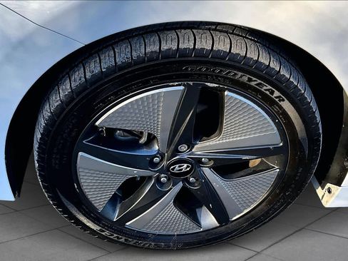 Used 2022 Hyundai Ioniq SEL image 11