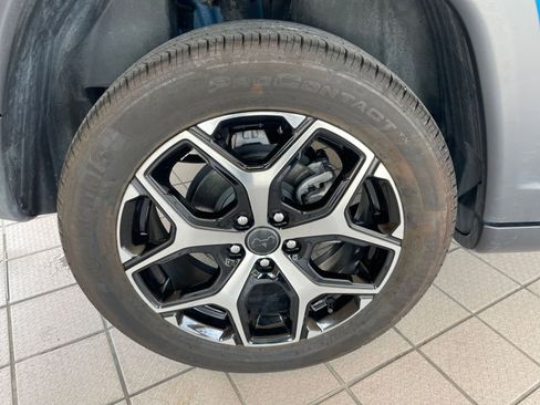 Used 2025 Jeep Compass Limited image 31