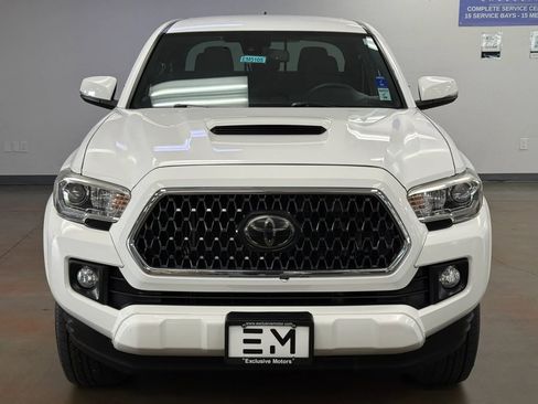 Used 2018 Toyota Tacoma TRD Sport RWD image 3