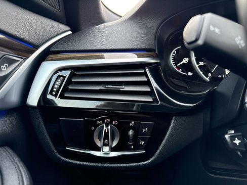 Used 2019 BMW 530i xDrive w/ Convenience Package image 38