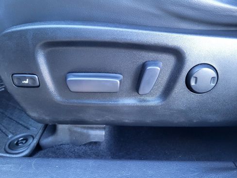 Used 2018 Toyota Highlander XLE image 15