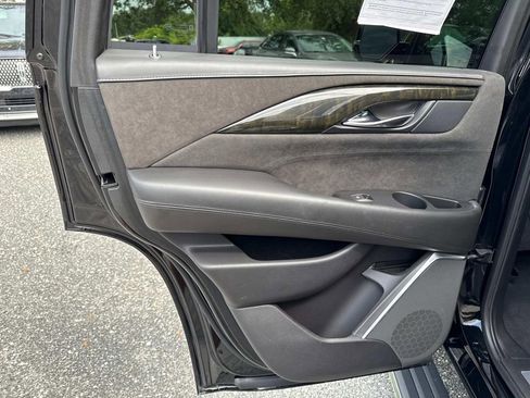 Used 2020 Cadillac Escalade Platinum image 12