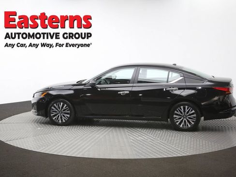 Used 2025 Nissan Altima 2.5 SV FWD image 60