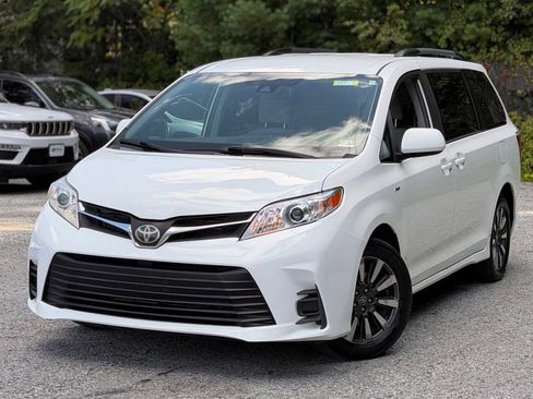 Used 2019 Toyota Sienna LE AWD/4WD image 1