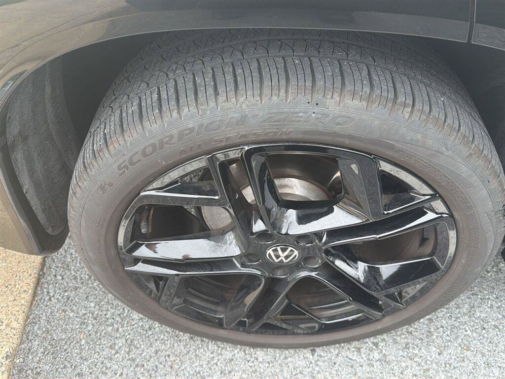 Used 2026 Volkswagen Tiguan SE R-Line AWD/4WD image 7
