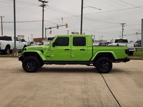 Used 2025 Jeep Gladiator Sport AWD/4WD image 3