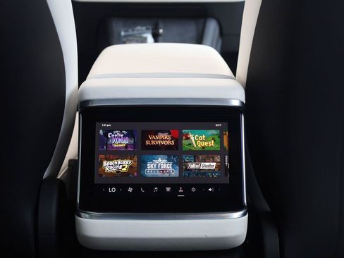 Used 2023 Tesla Model X AWD/4WD image 34
