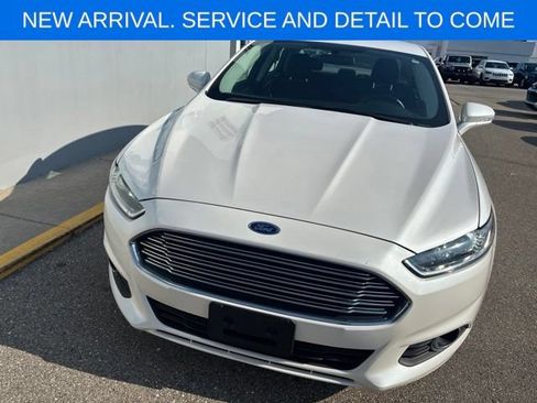 Used 2016 Ford Fusion SE w/ Equipment Group 201A FWD image 3